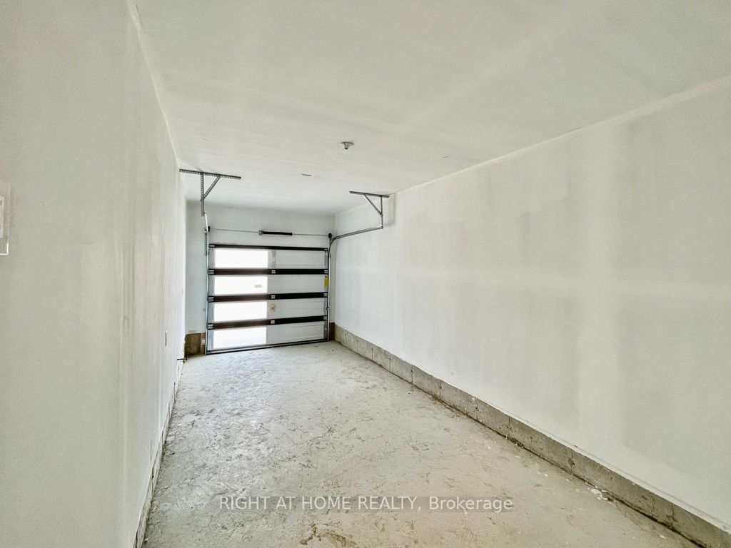 16 Daisy St