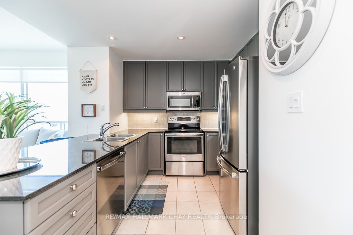 37 Ellen St, #1201
