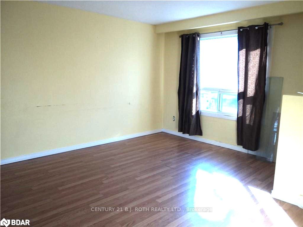 1095 Mississaga St W, #143