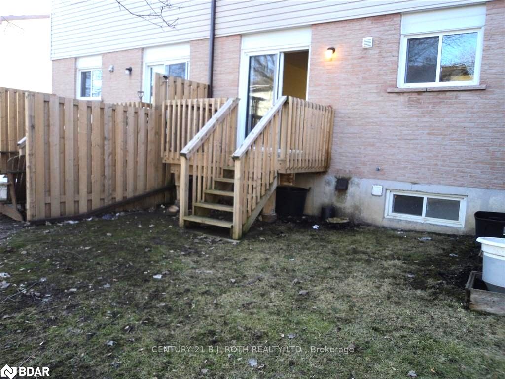 1095 Mississaga St W, #143