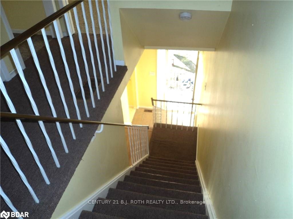 1095 Mississaga St W, #143