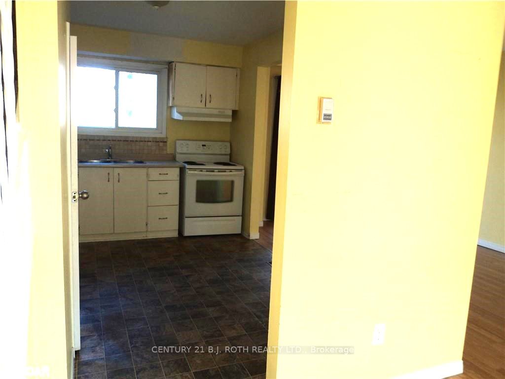 1095 Mississaga St W, #143