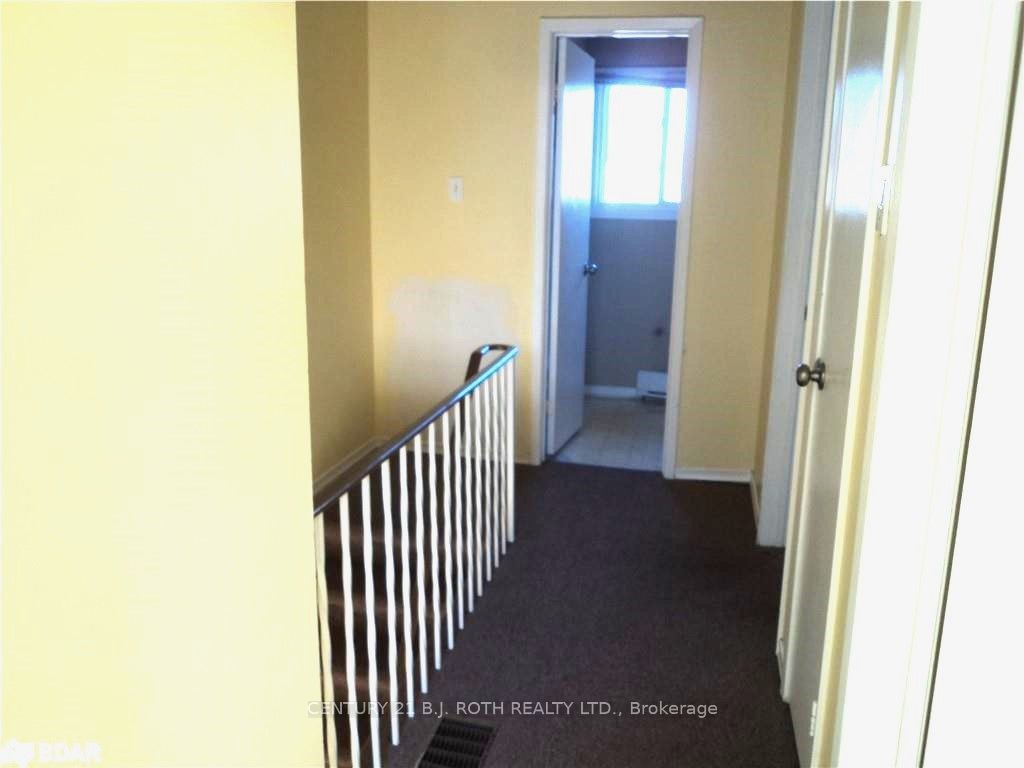 1095 Mississaga St W, #143