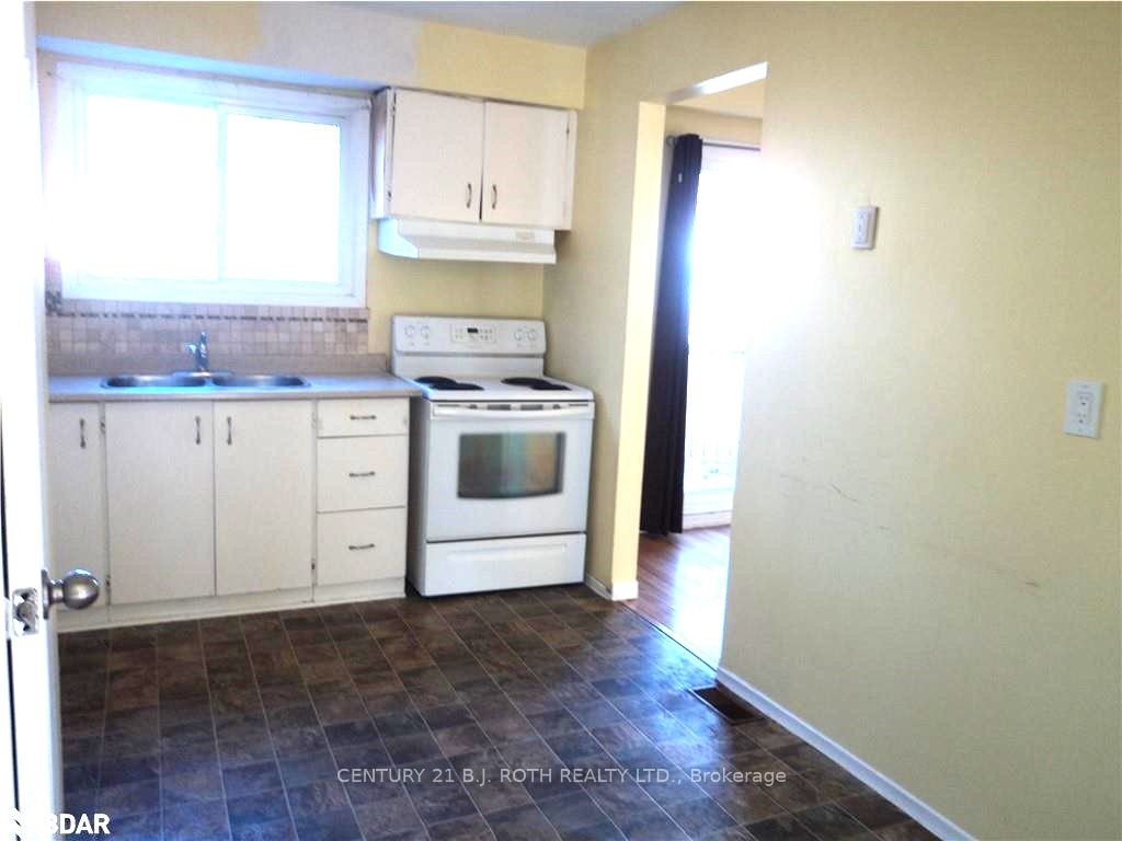 1095 Mississaga St W, #143