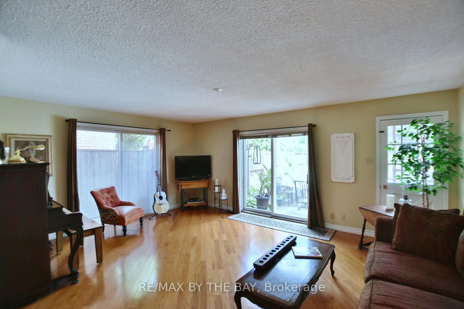 95 Manning Ave