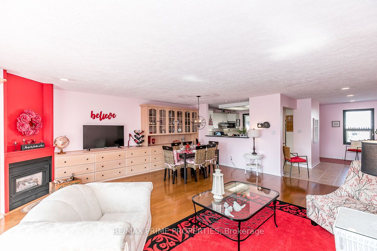 585 Atherley Rd, #201