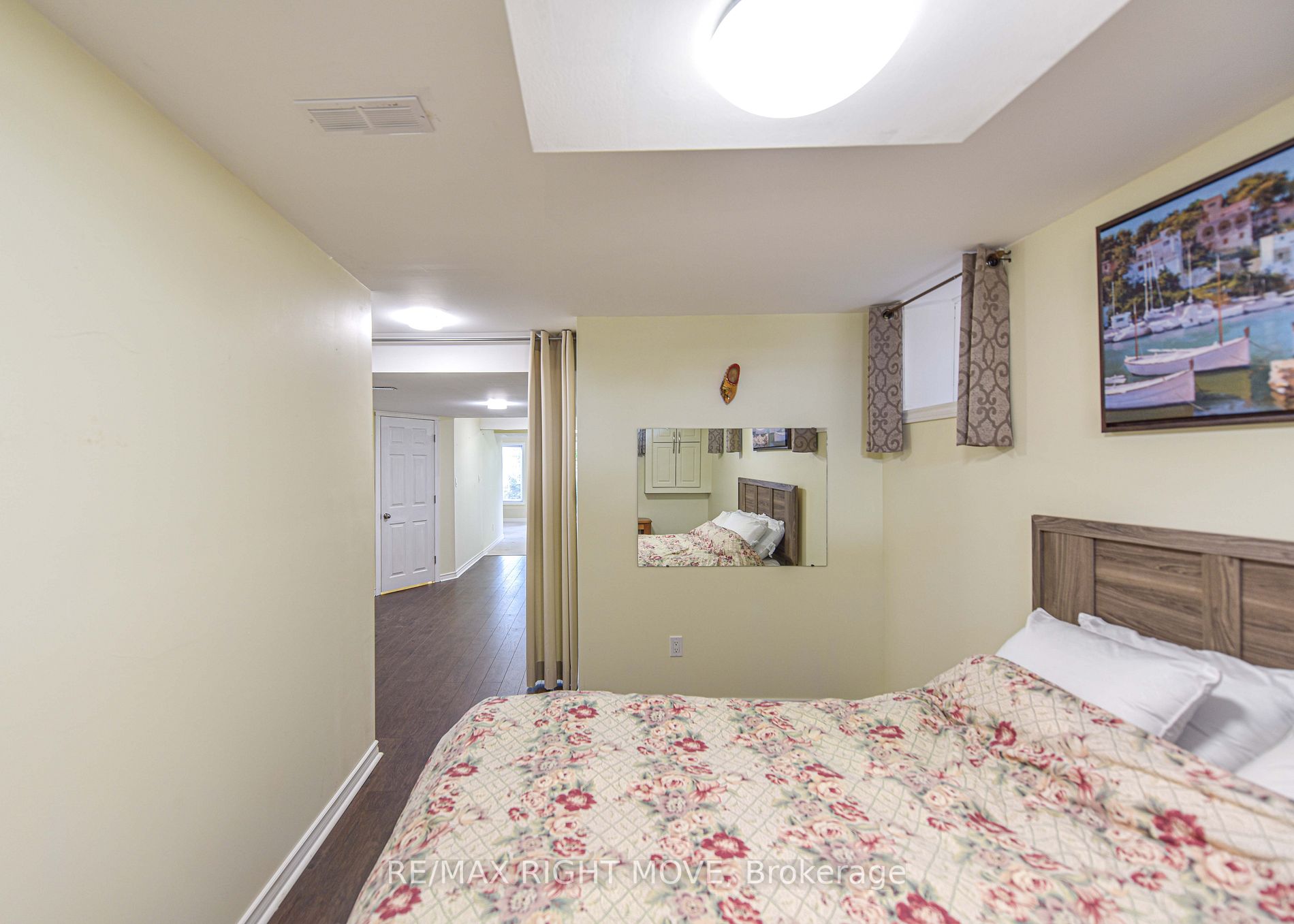 16 Canterbury Circ