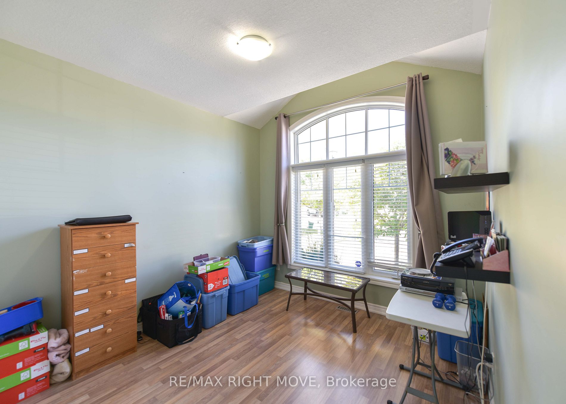 16 Canterbury Circ