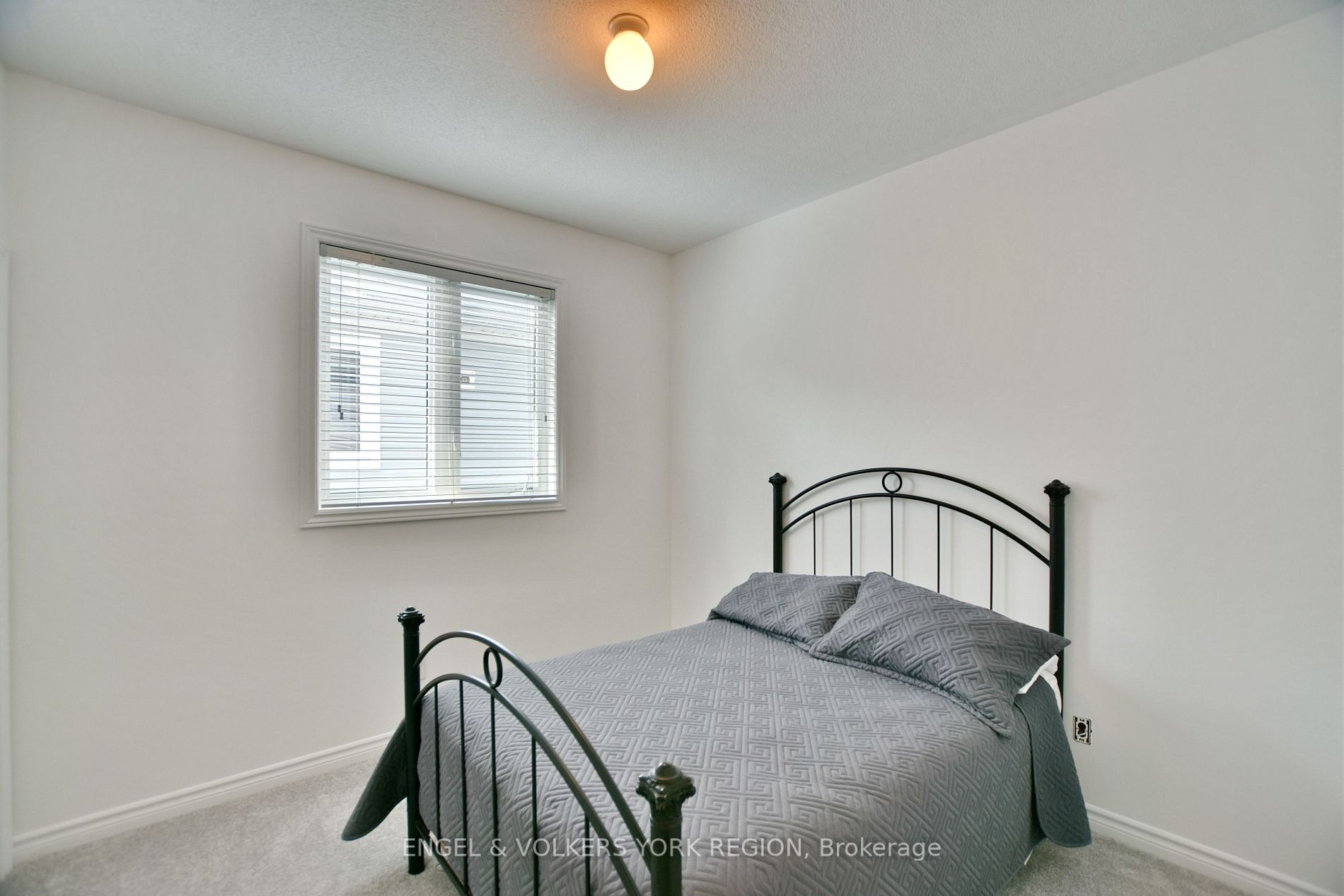 15 White Sands Way