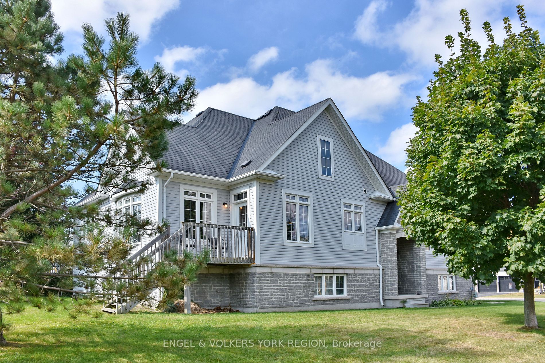 15 White Sands Way