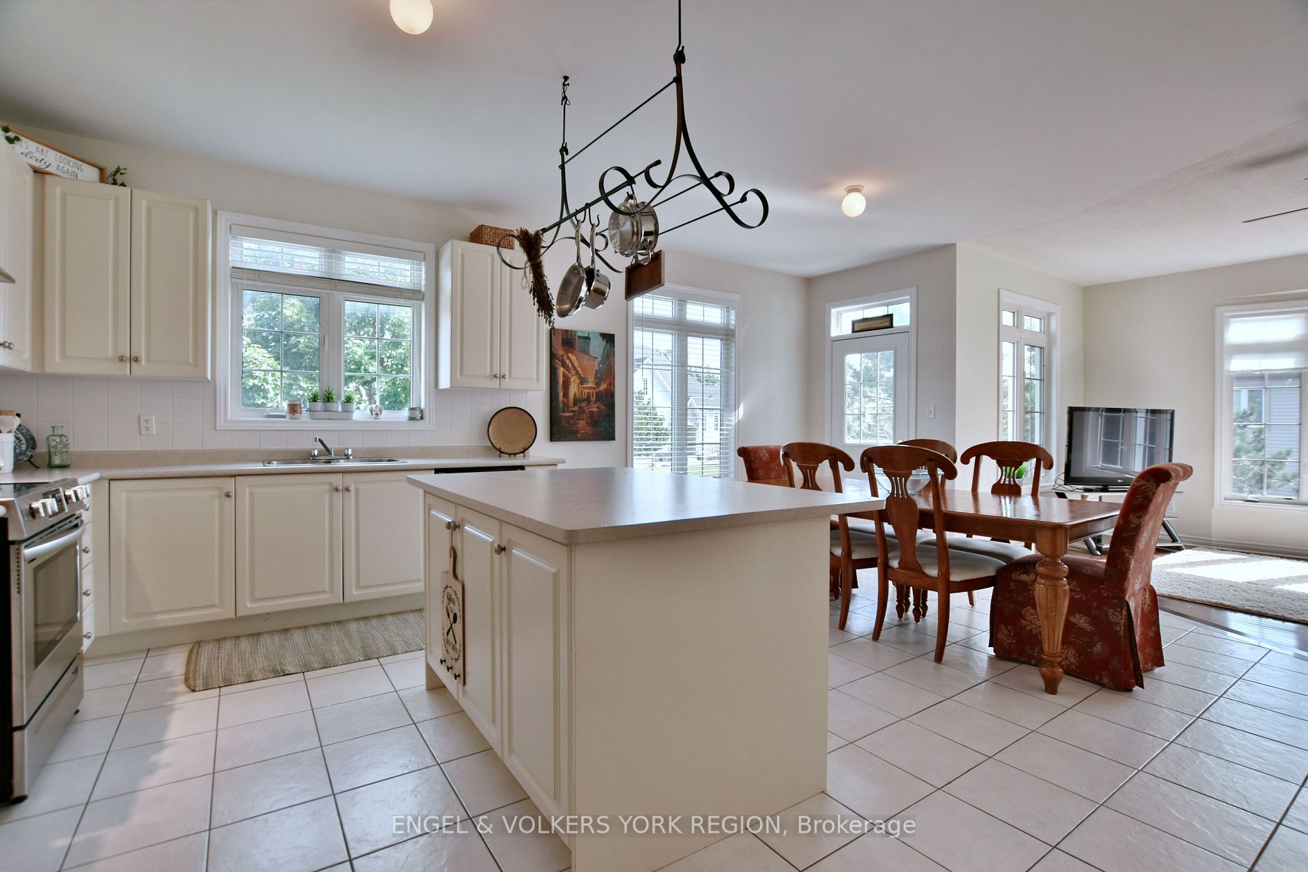 15 White Sands Way