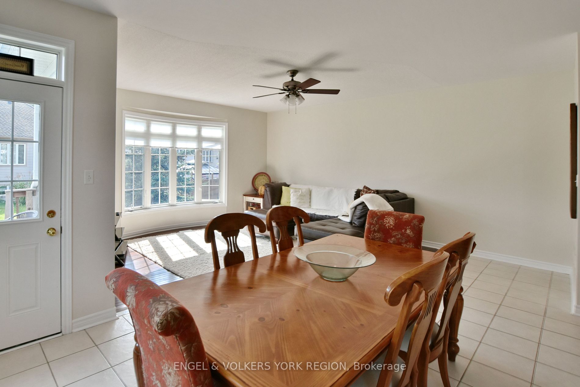 15 White Sands Way