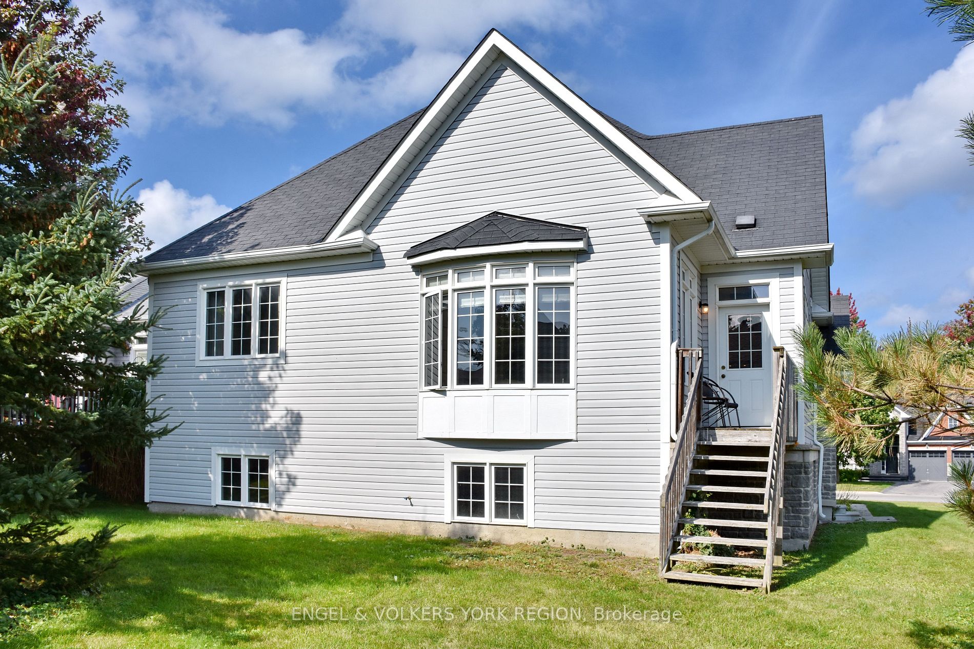 15 White Sands Way