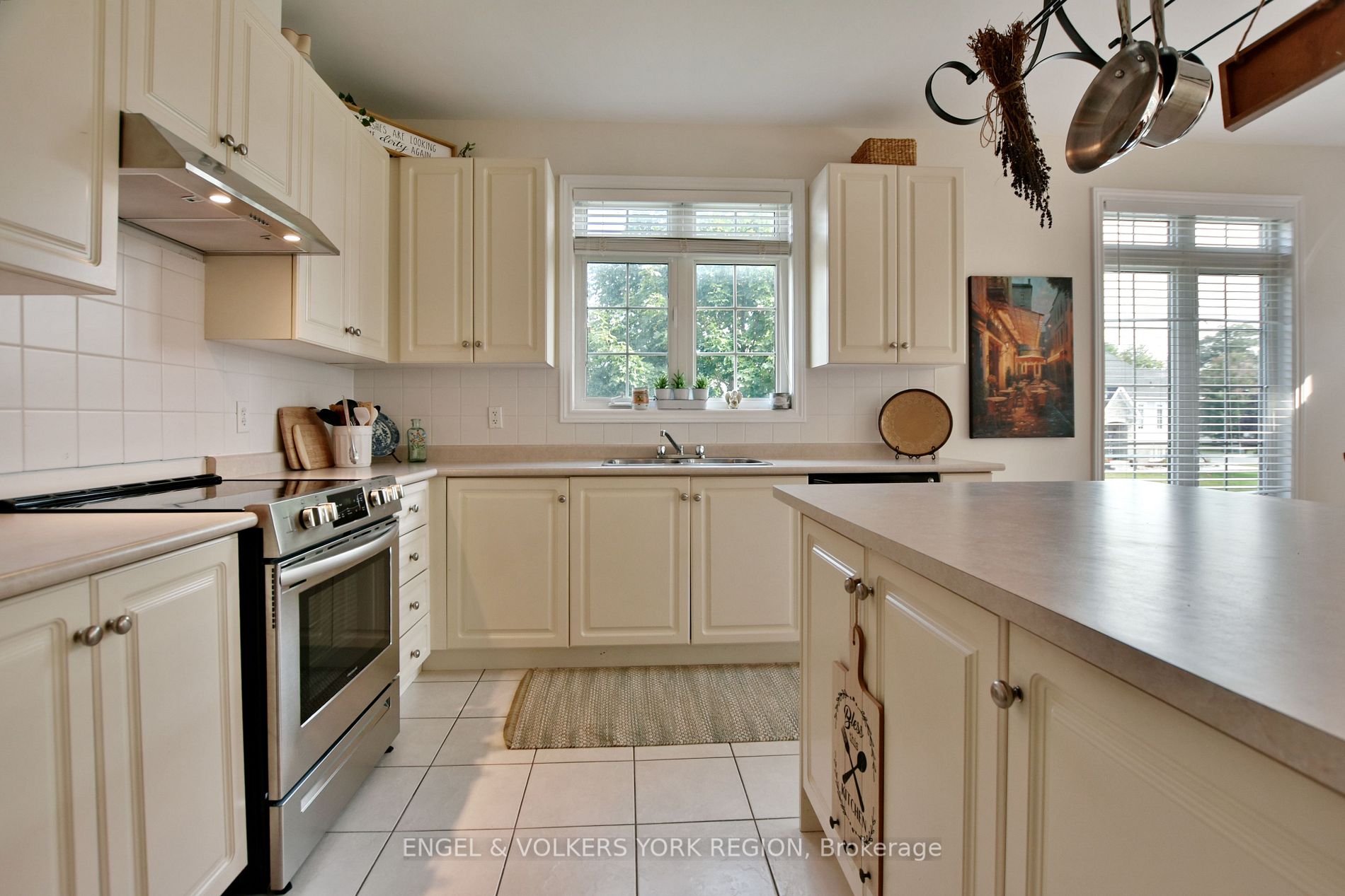 15 White Sands Way