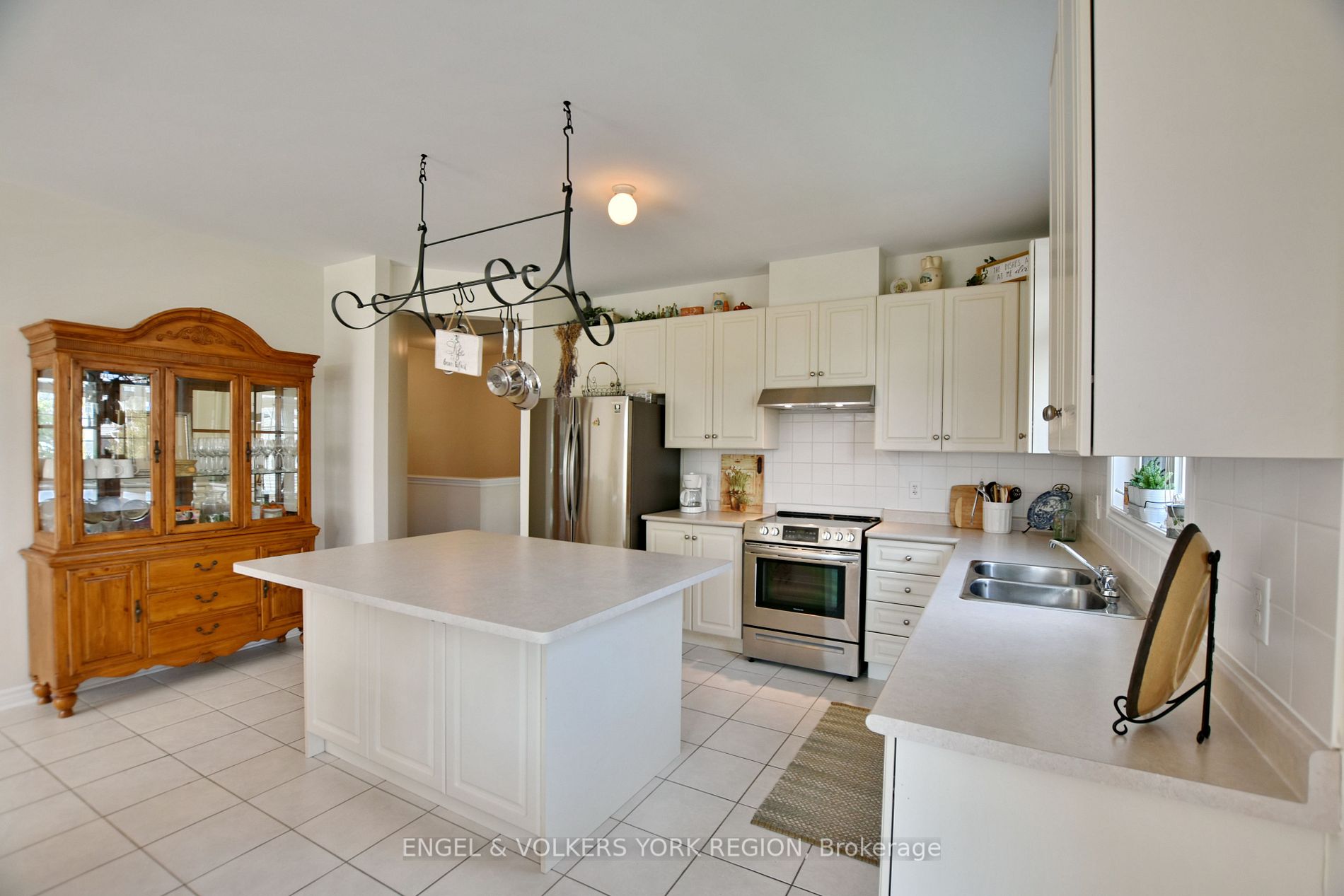 15 White Sands Way