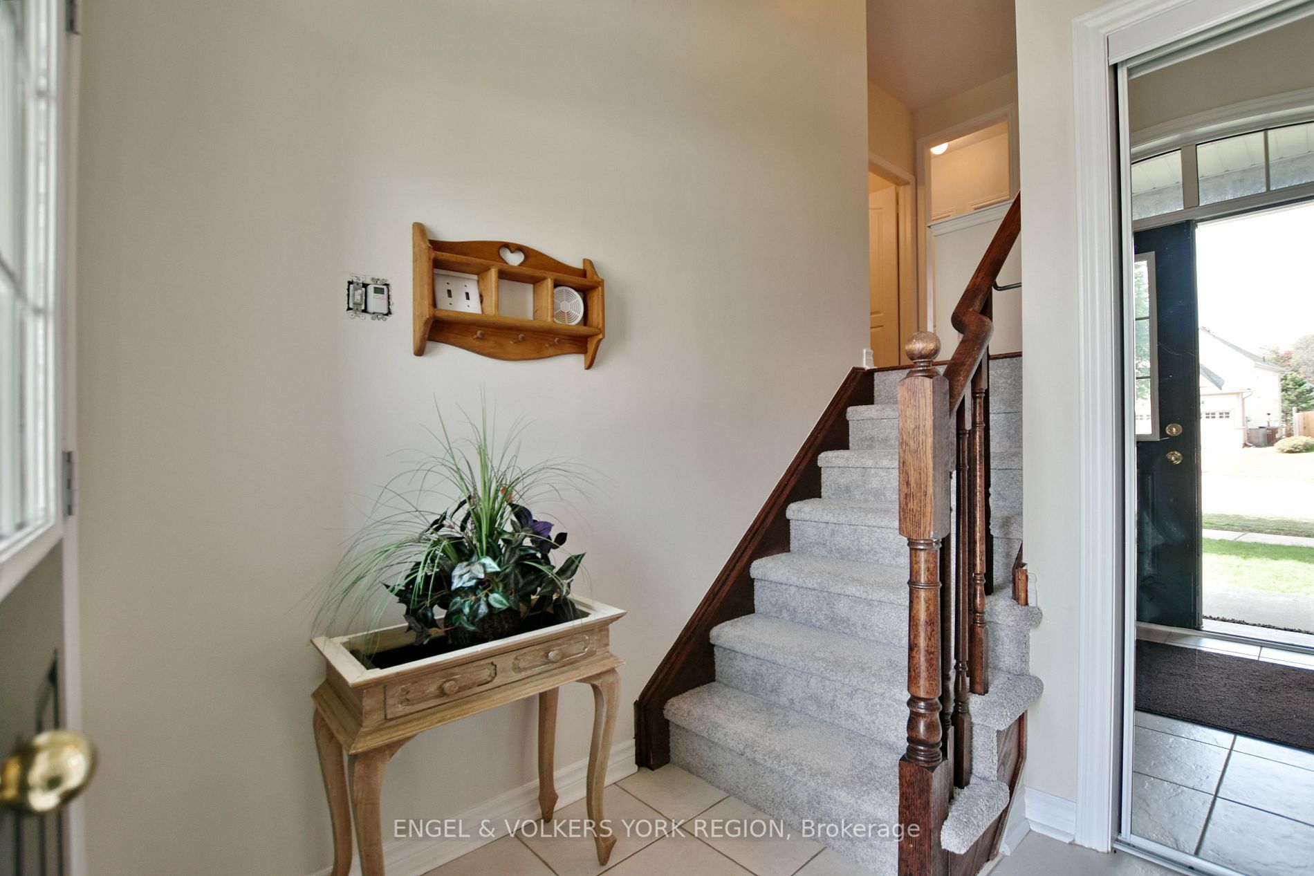 15 White Sands Way