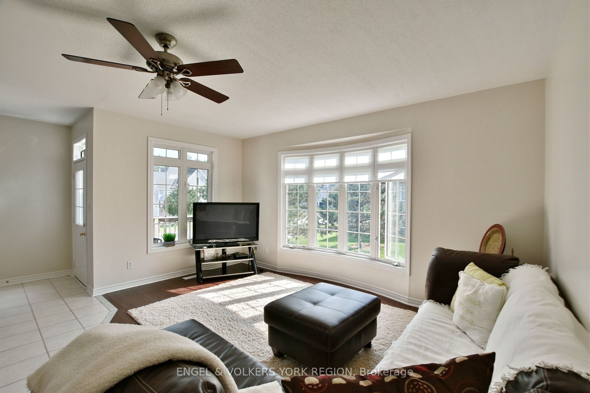 15 White Sands Way