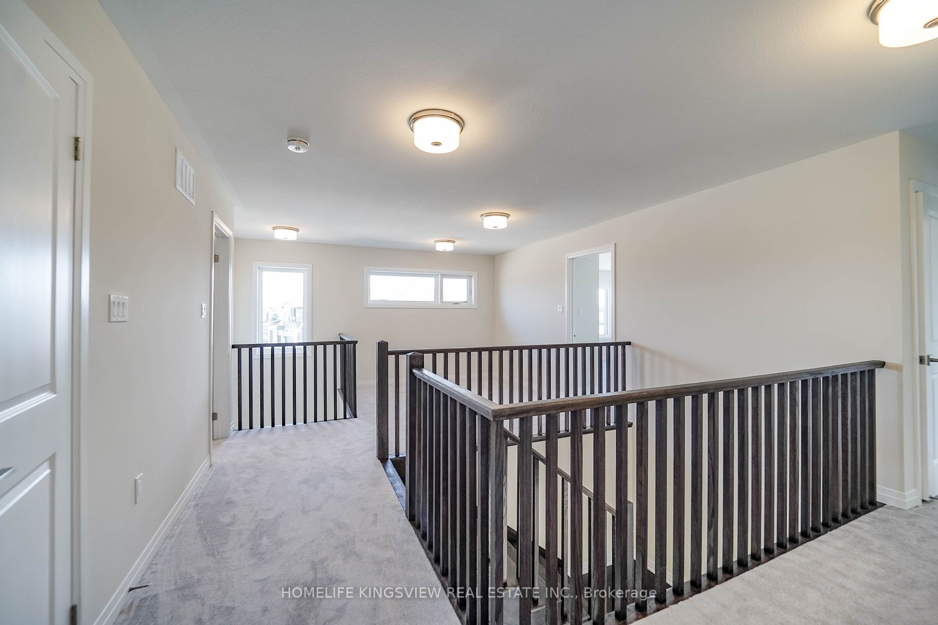 3765 Sunbank Cres