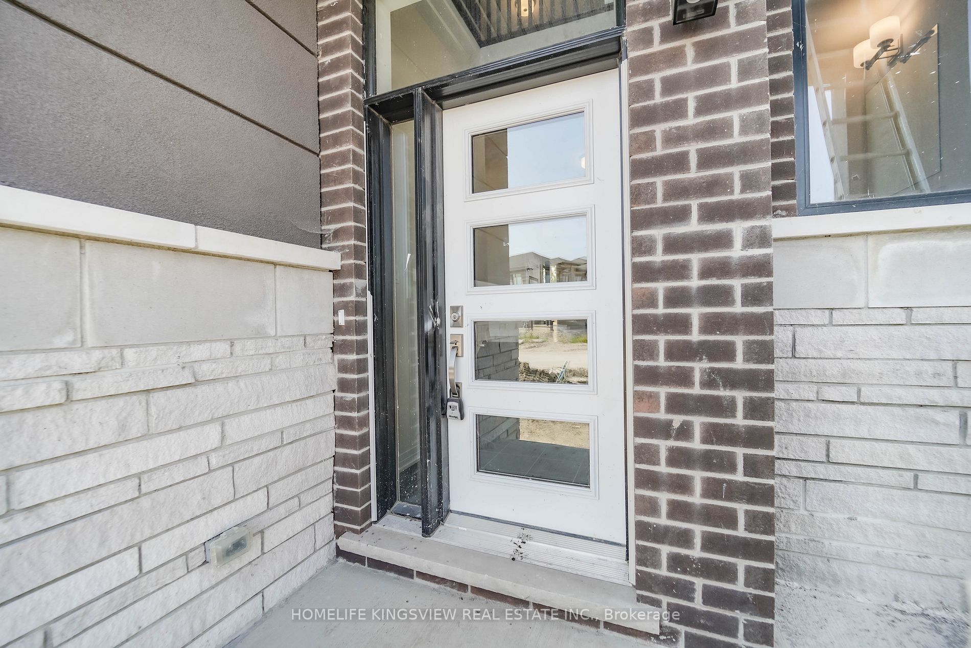 3765 Sunbank Cres