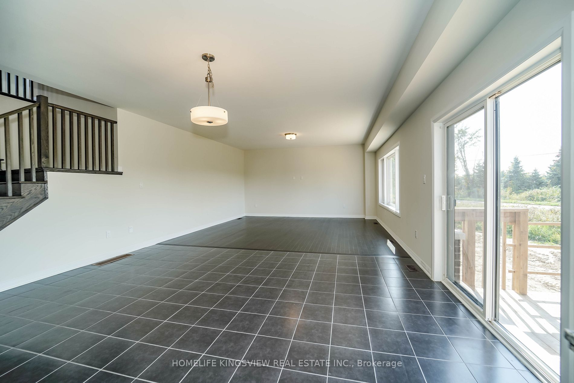 3765 Sunbank Cres