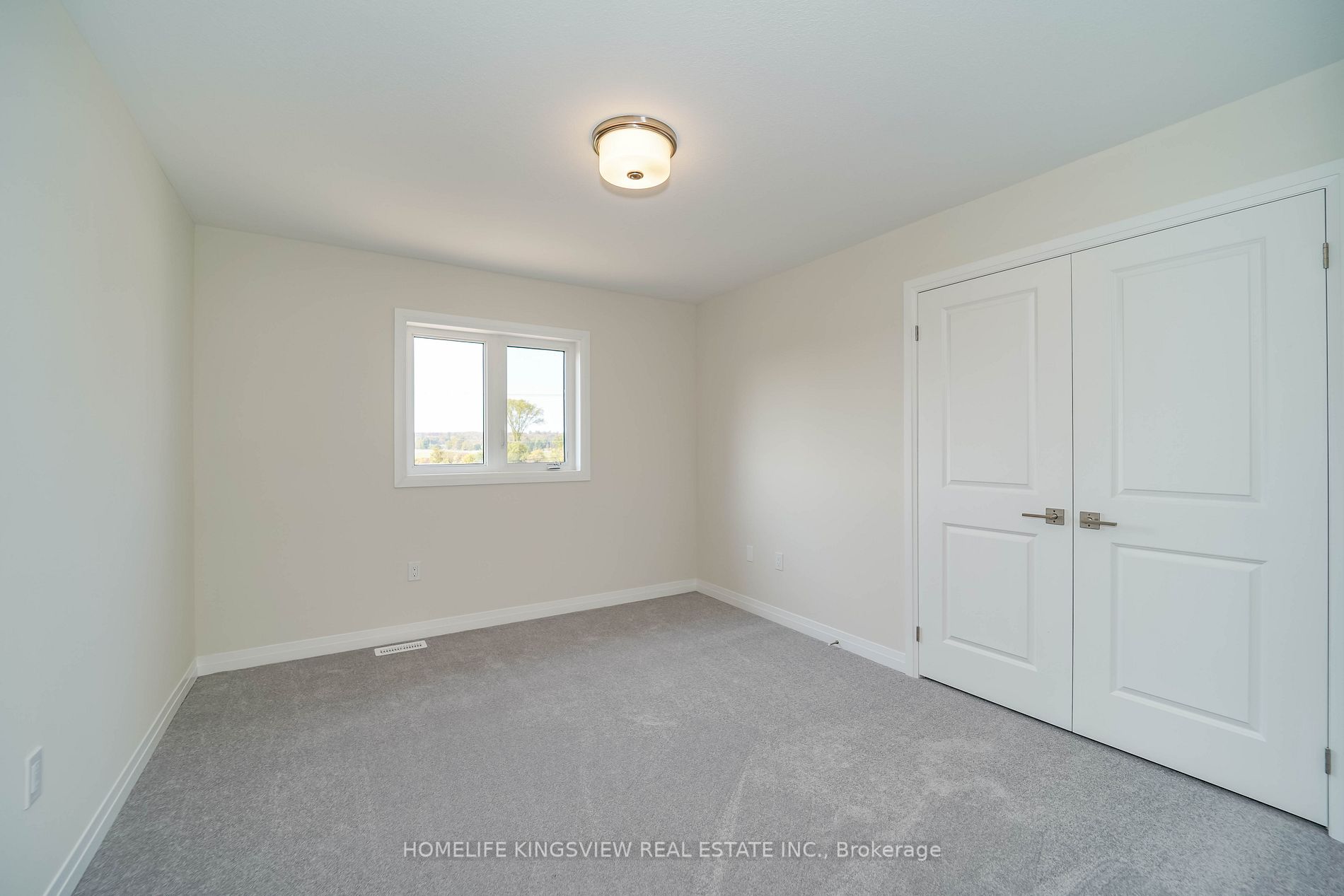 3765 Sunbank Cres