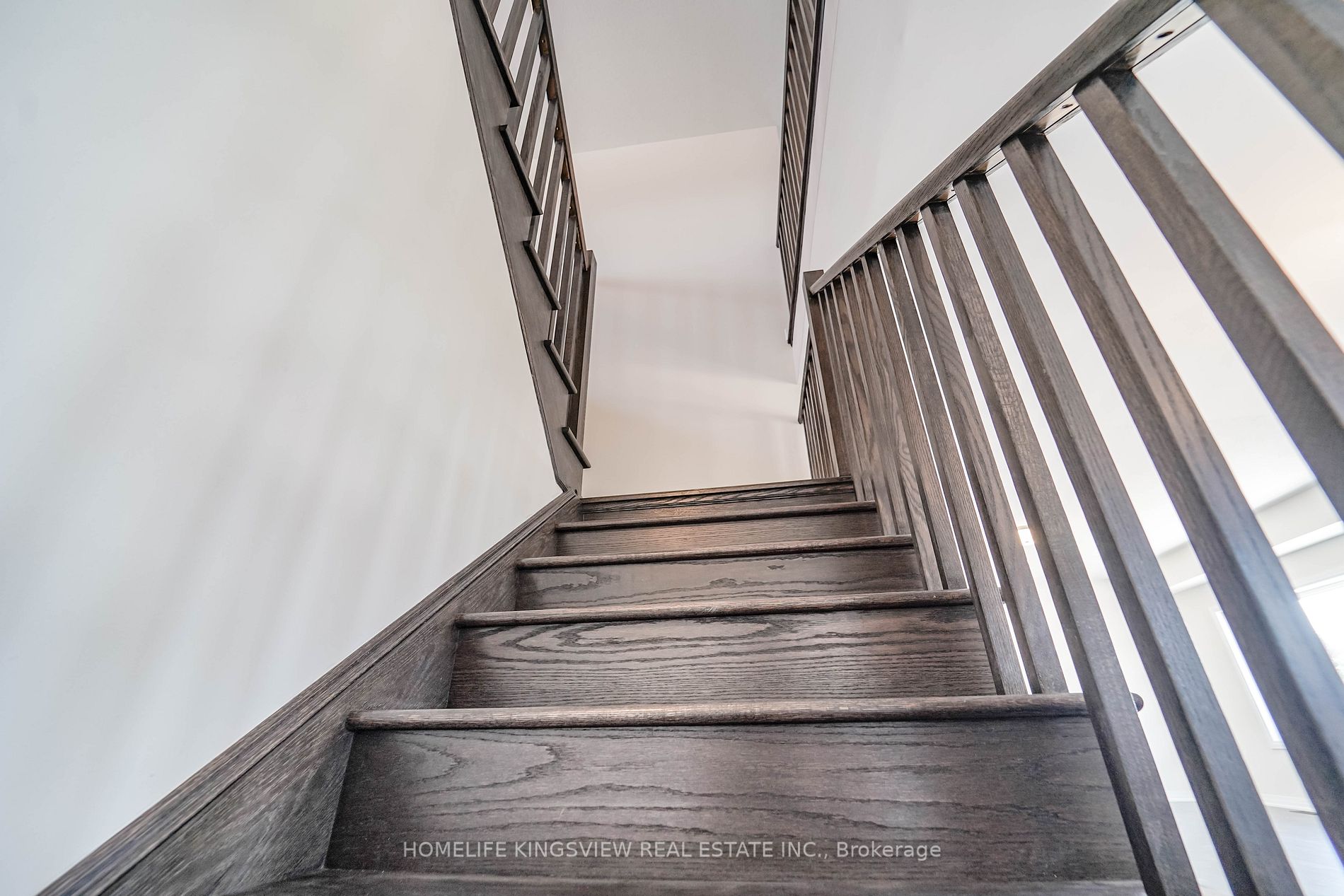 3765 Sunbank Cres