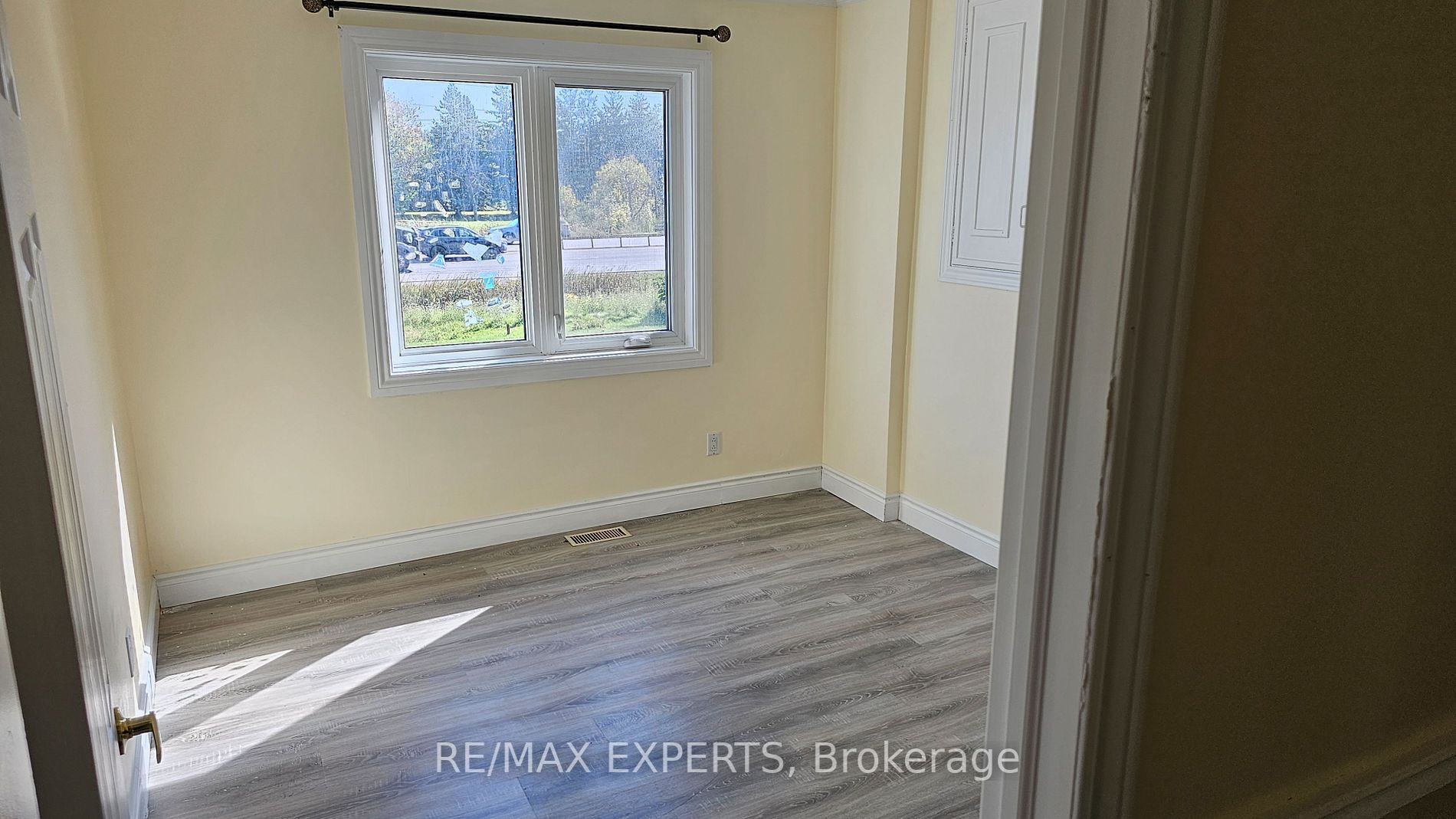2336 Highway 11 St S, #Main