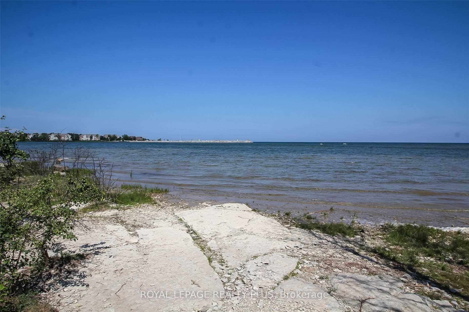 44 Trott Blvd, #6