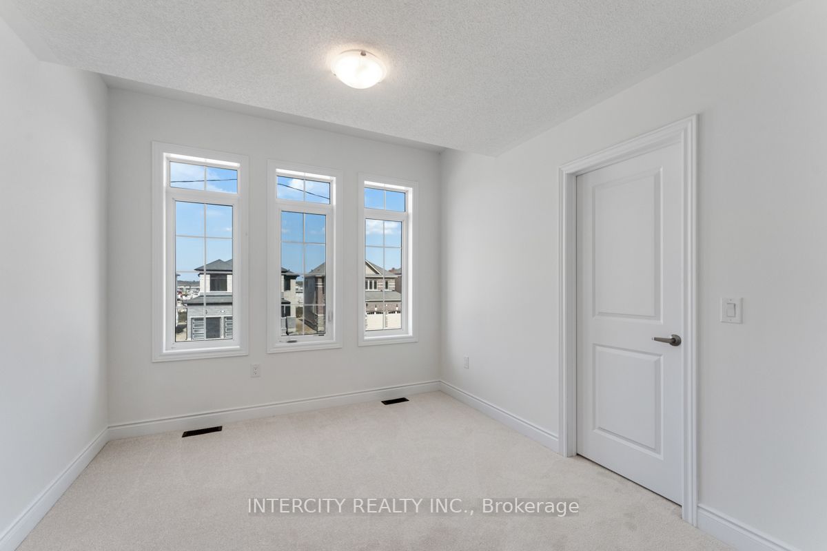 75 Season Cres S