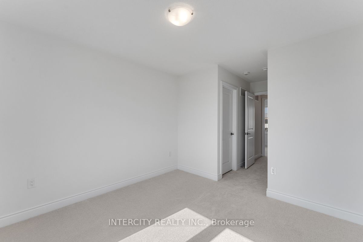 75 Season Cres S