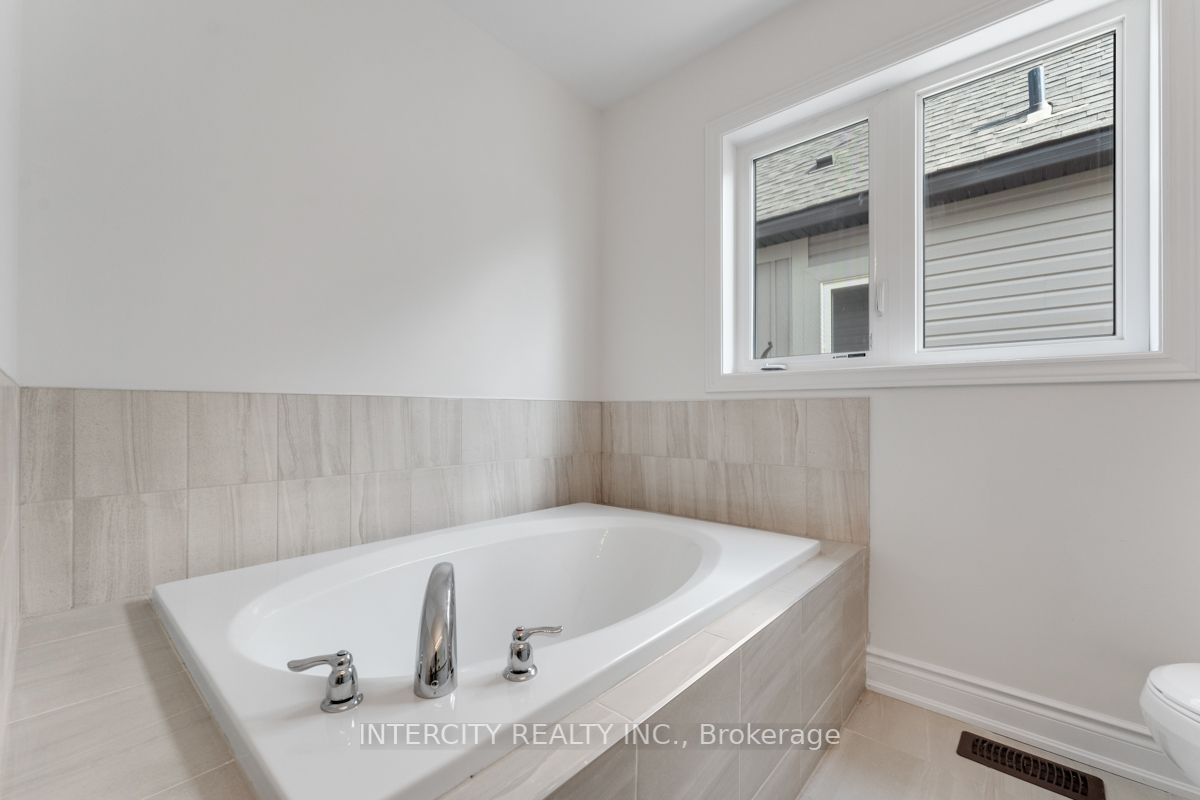 75 Season Cres S