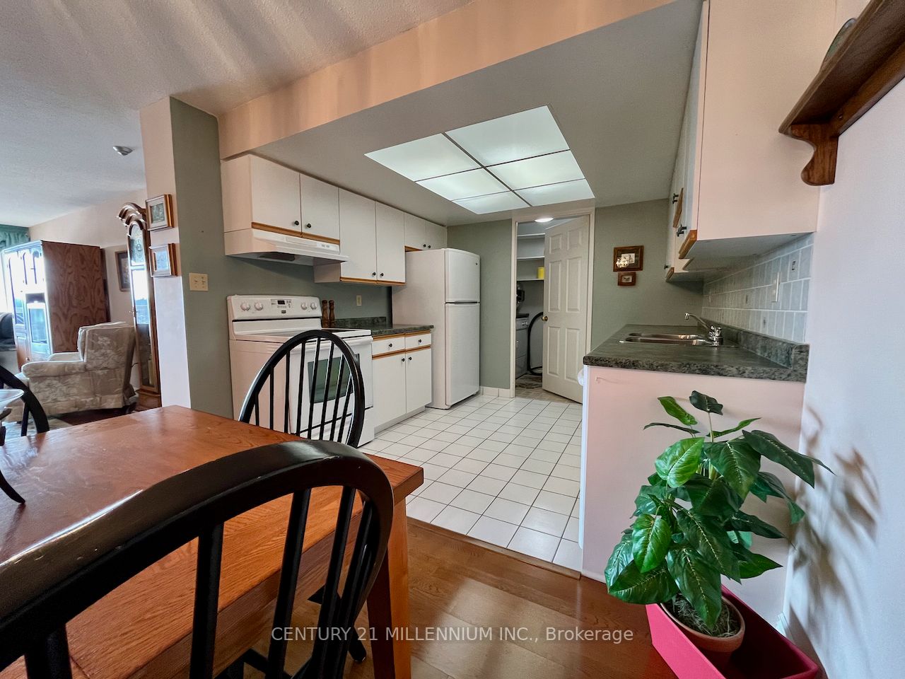 172 Eighth St, #607