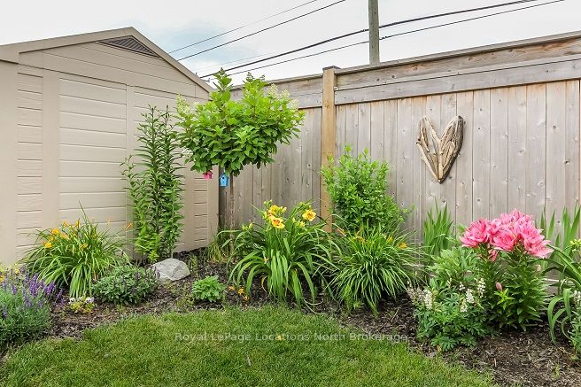99 Lockerbie Cres
