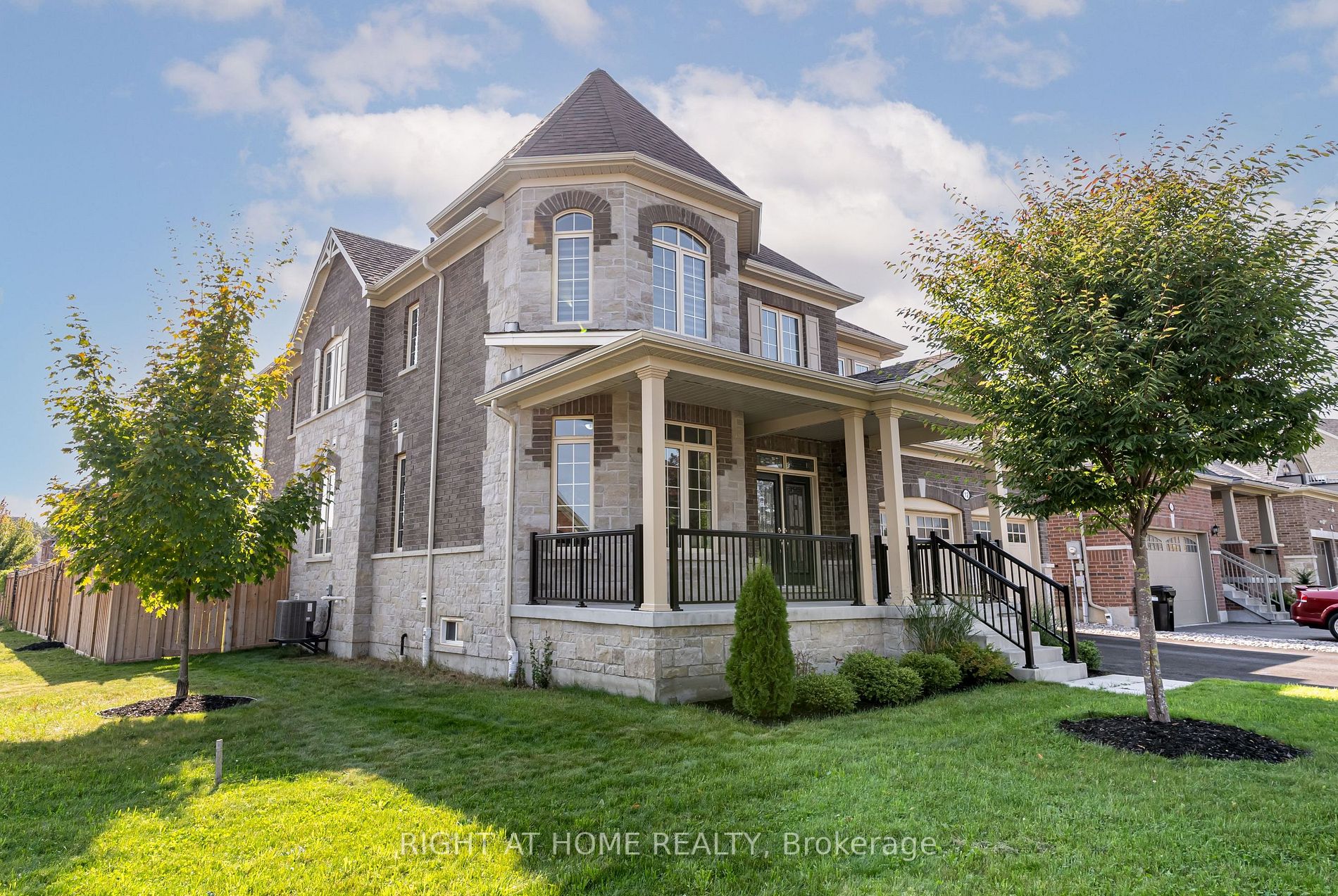 12 Curtis Way