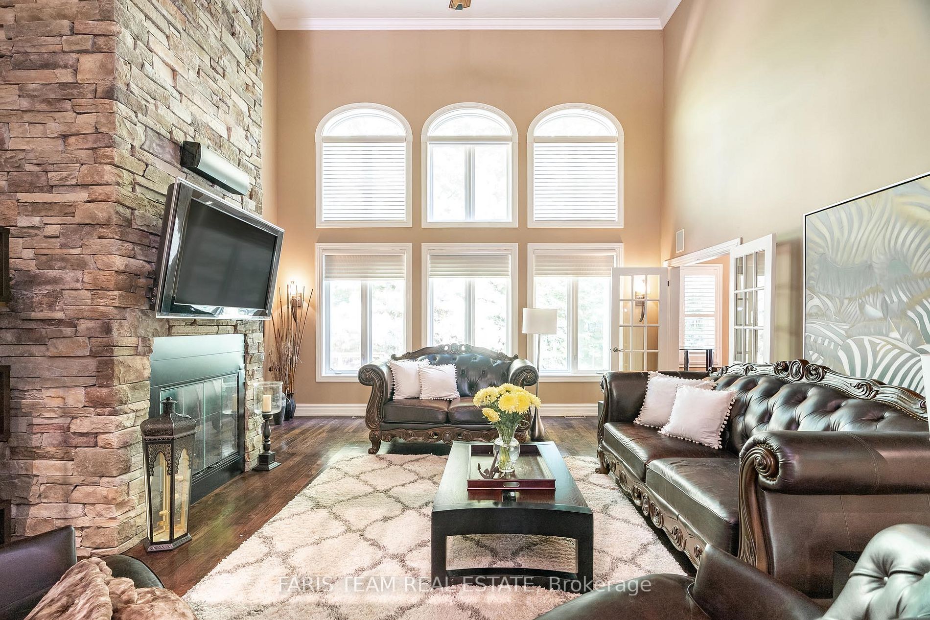 7 Hilltop Crt