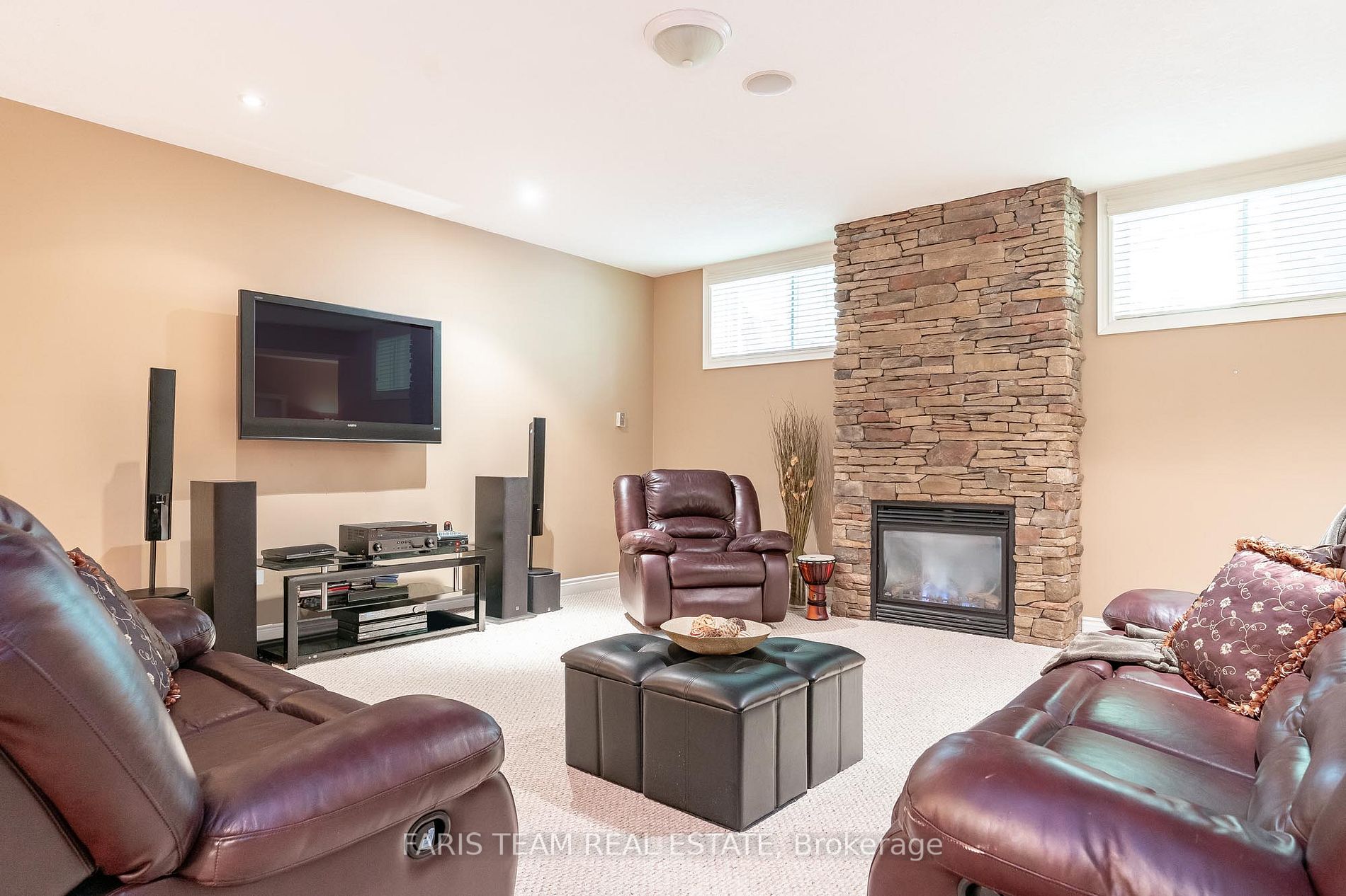 7 Hilltop Crt
