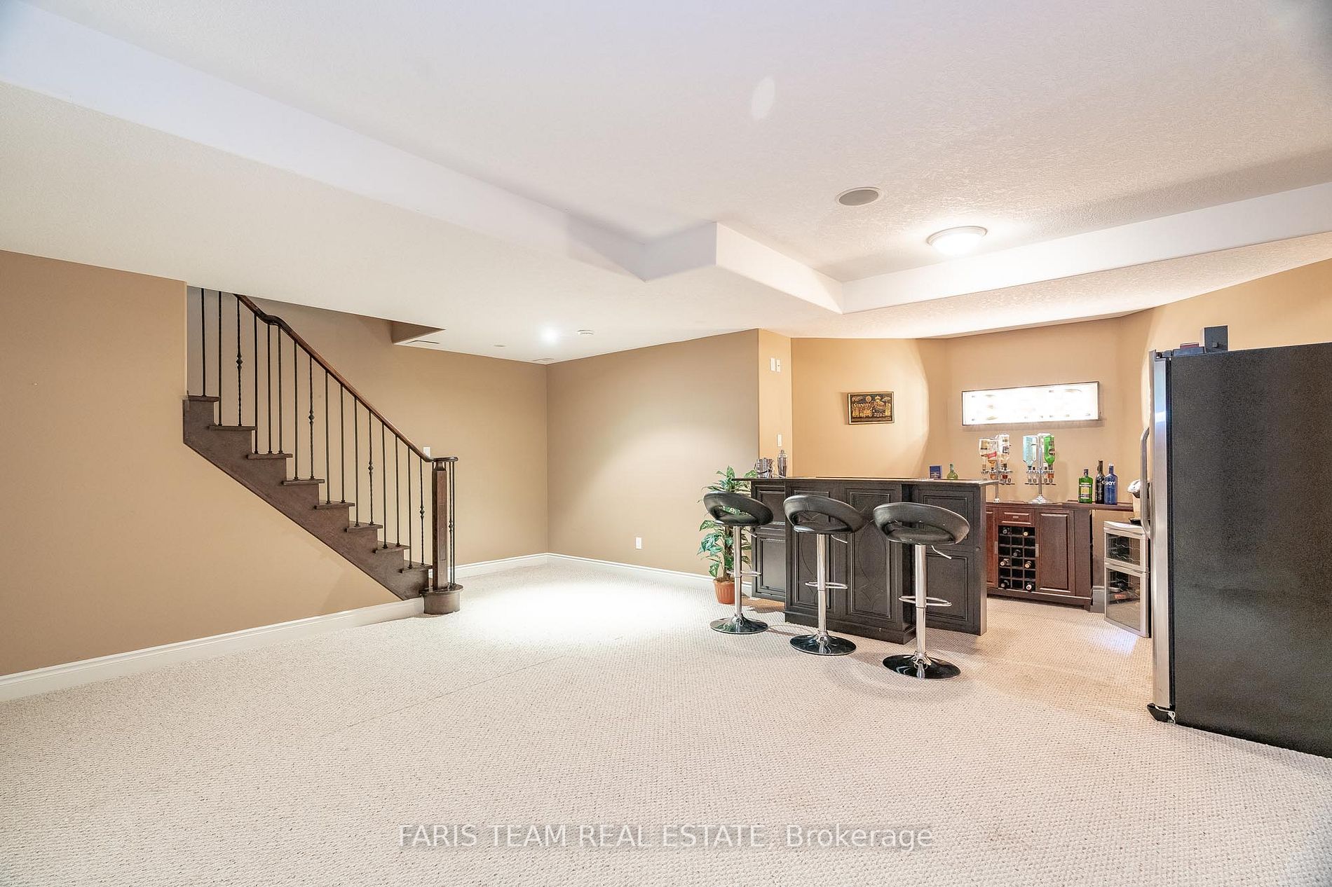 7 Hilltop Crt
