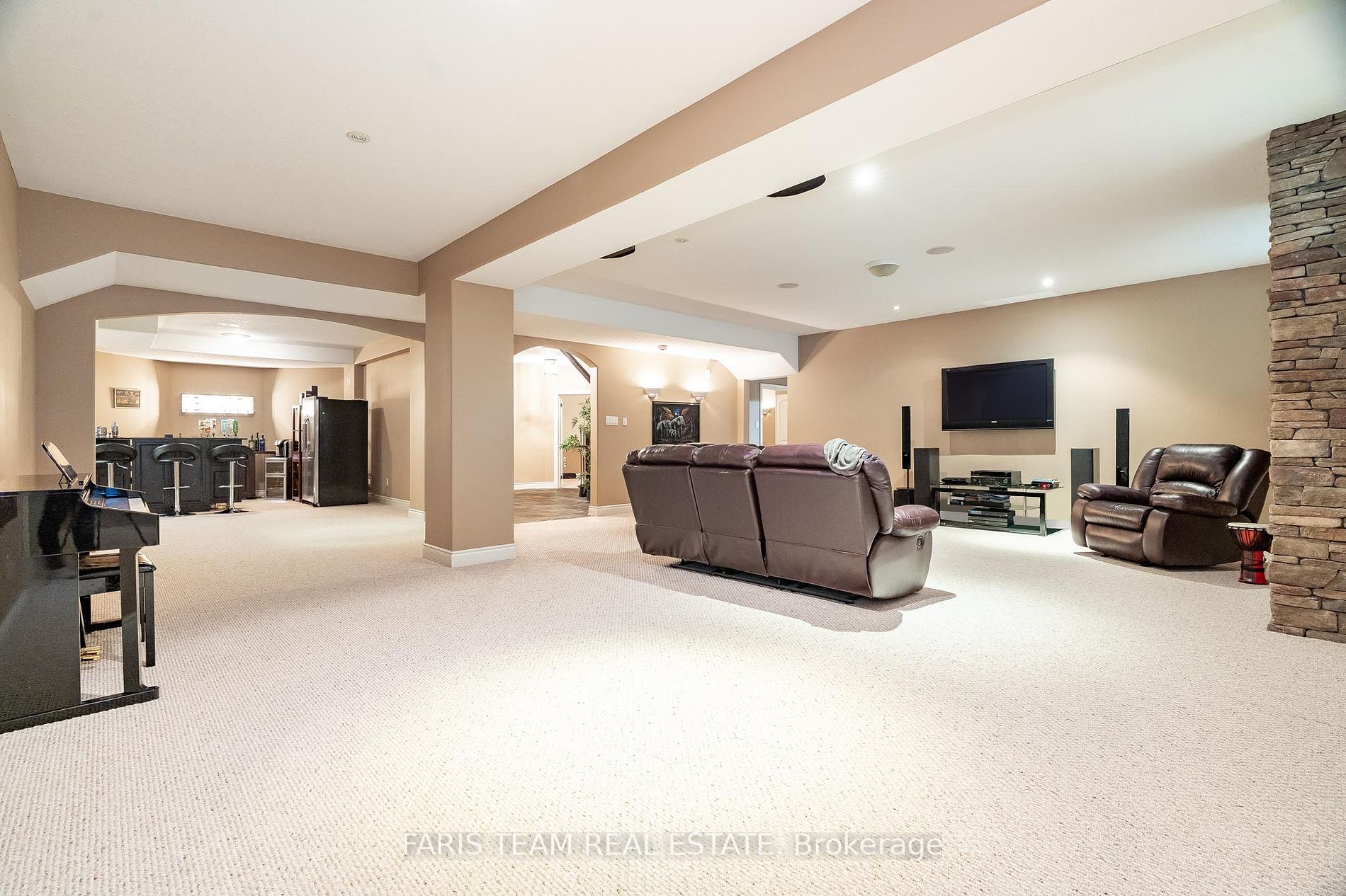 7 Hilltop Crt