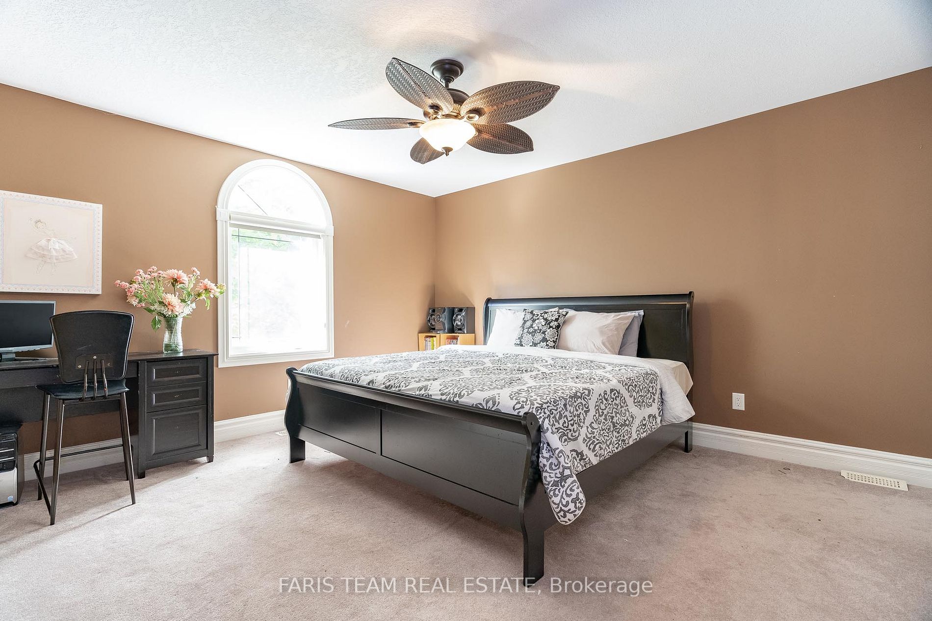 7 Hilltop Crt