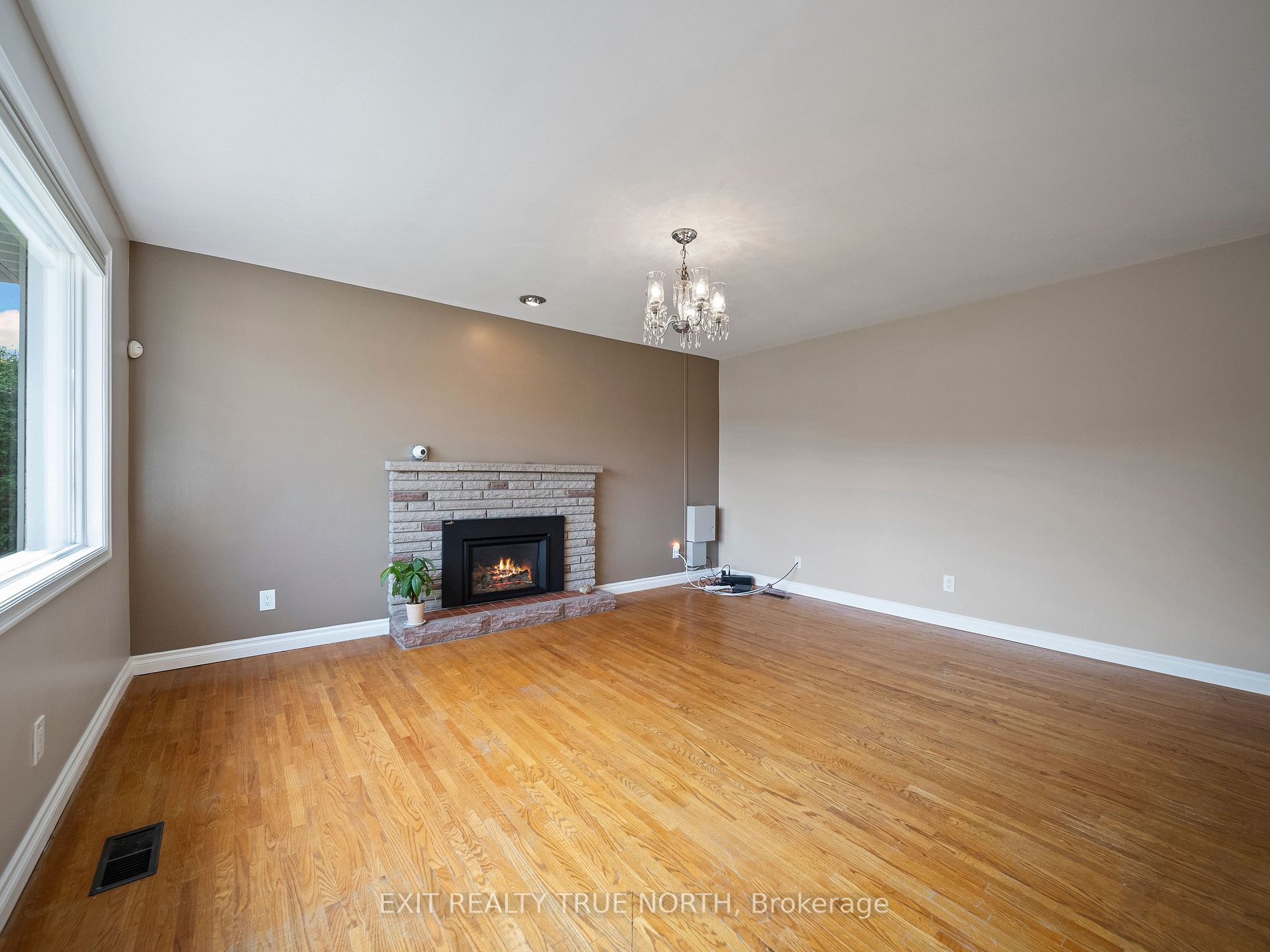 407 Sundial Dr