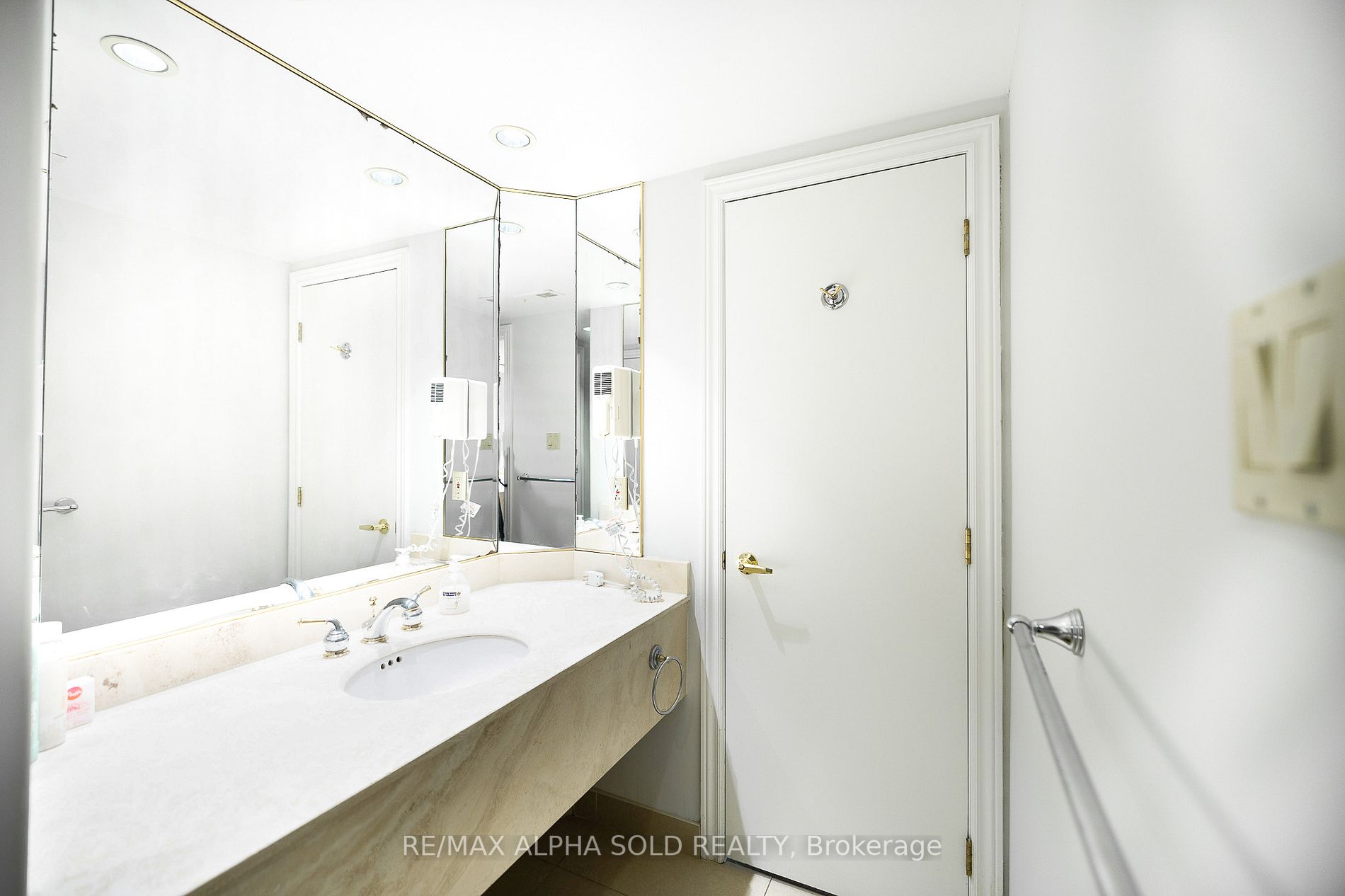 90 Highland Dr, #2266/67
