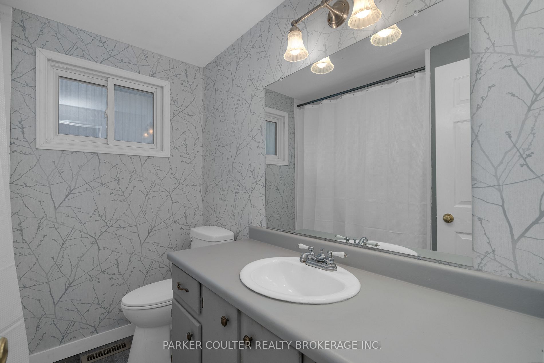 69 Christie Cres