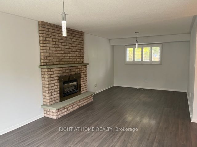 8 Peacock Lane