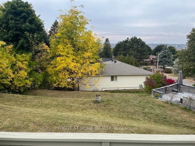8 Peacock Lane