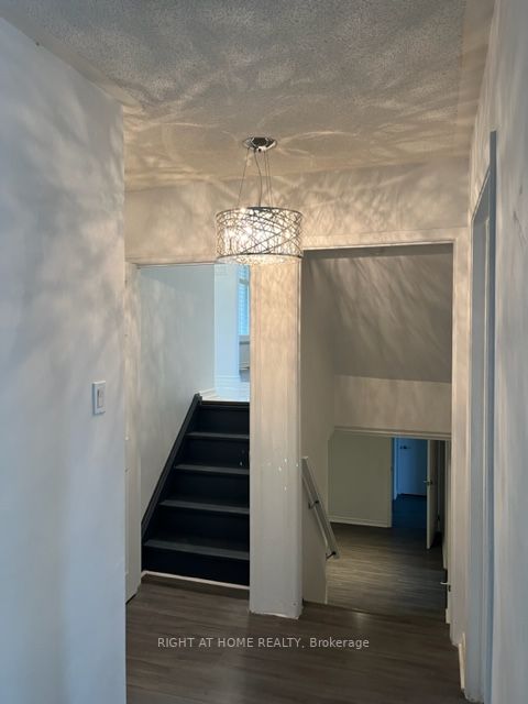 8 Peacock Lane