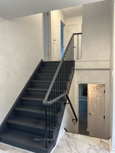 8 Peacock Lane