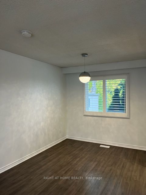 8 Peacock Lane