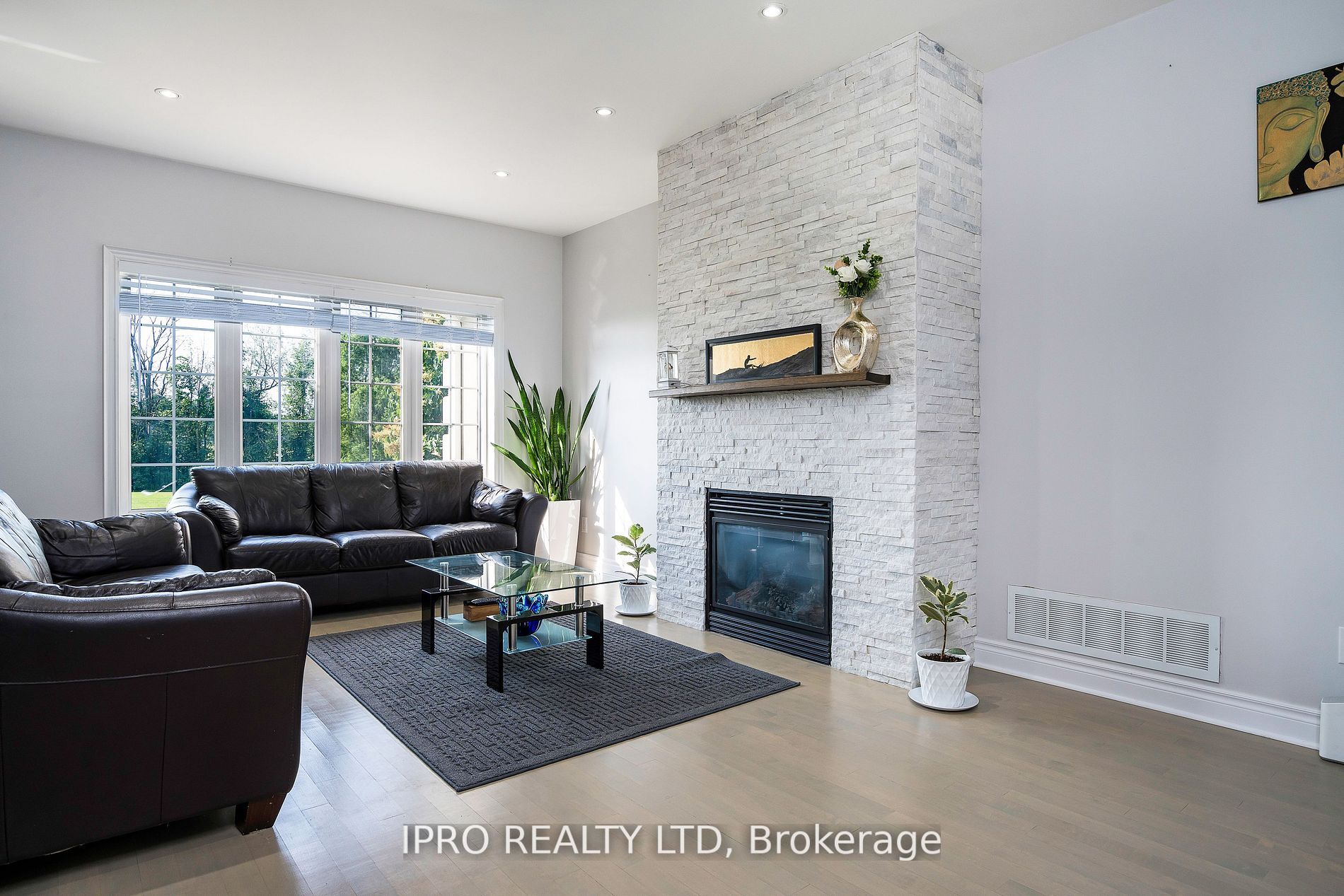 17 Maple Dr