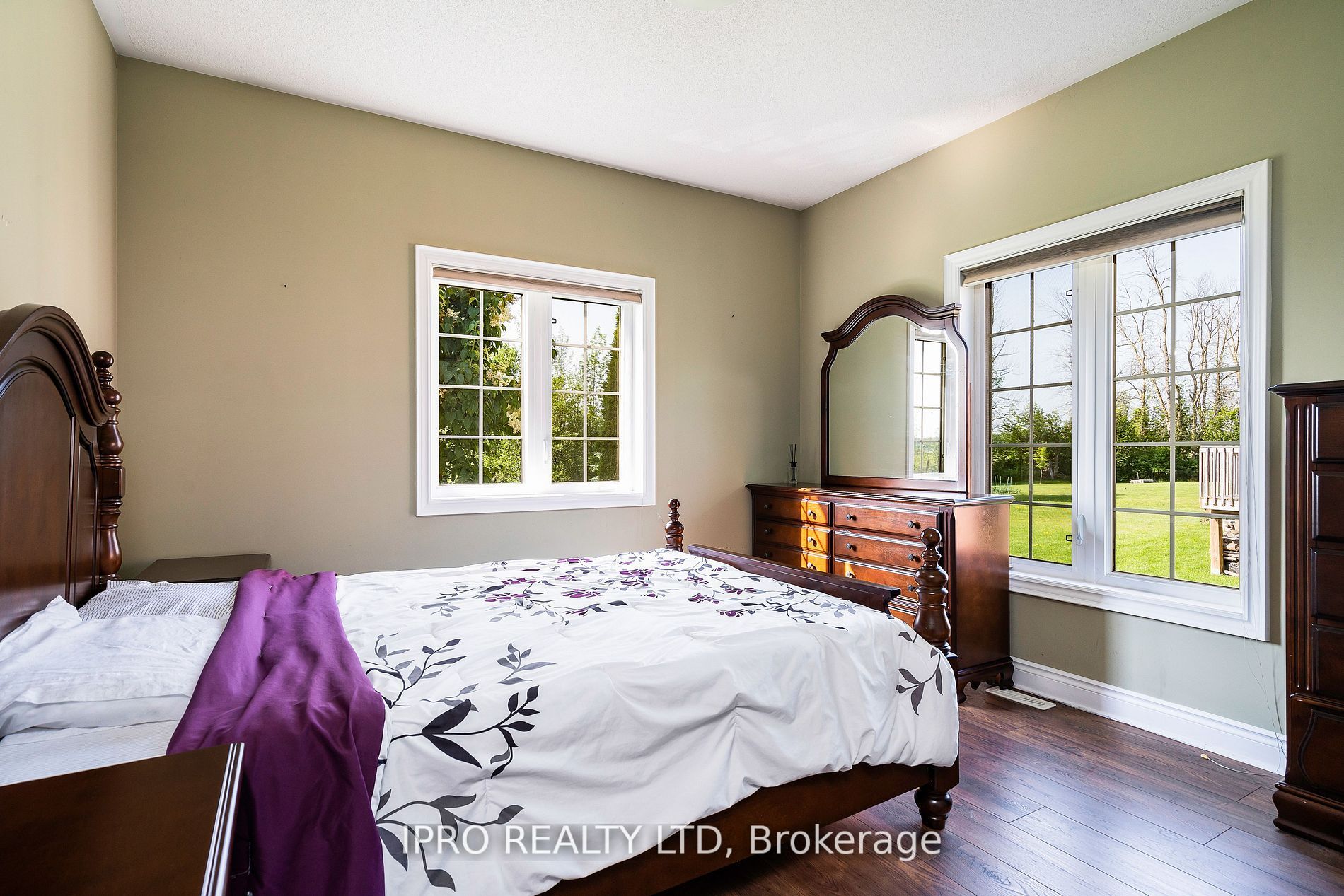 17 Maple Dr