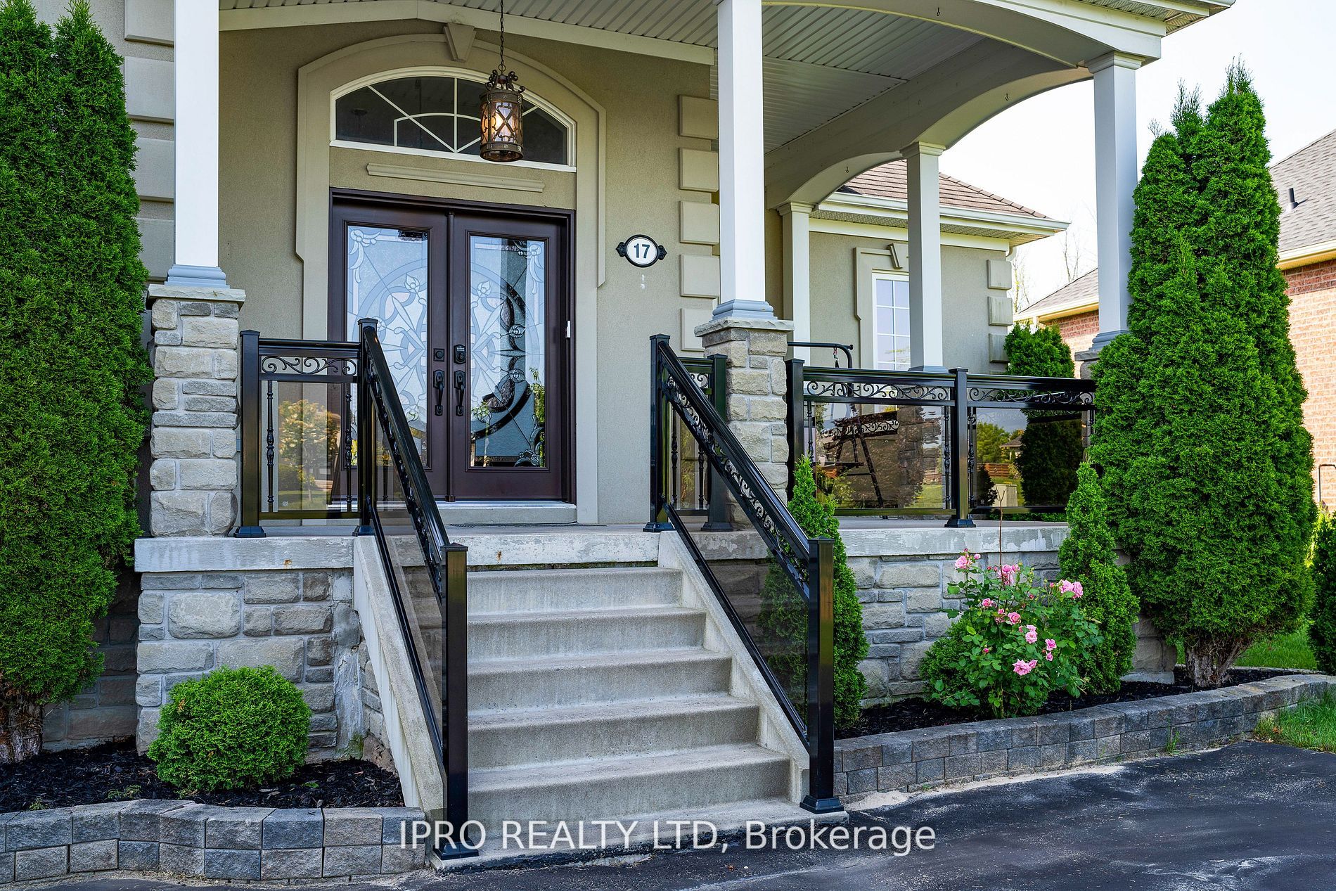 17 Maple Dr